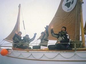 Das Team der Arved-Fuchs-Expedition (v.l.n.r.): Sigridur Ragna Sverrisdottir, Henryk Wolsky, Martin Friederichs und Arved Fuchs auf der „James Caird II“.