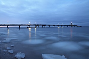 Die Zinnowitzer Seebrücke im Eis