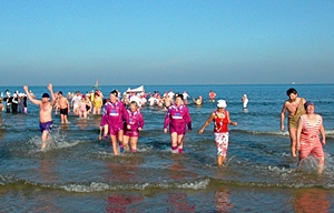 Winterbadespektakel 2018 in Ahlbeck auf der Insel Usedom