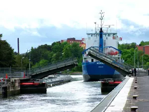 Schleuse Södertälje an der Ostseeküste in Schweden