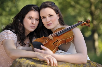 Lea (Violine) und Esther(Klavier) Birringer