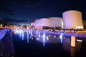 Ozeaneum bei Nacht