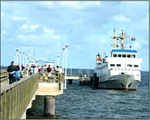 Schiffssverkehr von der Seebrücke (Foto: Pomerania Travel)