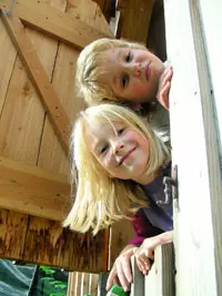 Kinder lieben Bauernhofurlaub an der Ostsee (Foto: S. Hofschlaeger/pixelio.de)
