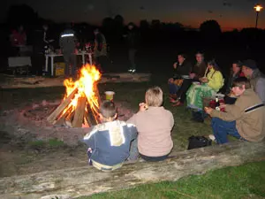 Lagerfeuer im Camp Peenemünde (Foto: F. Adam)